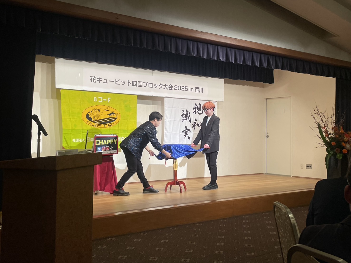  企業パーティーマジックショー中のお写真