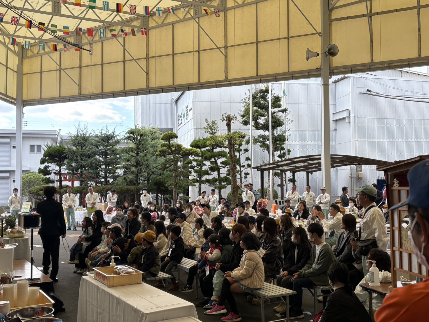 企業パーティーへのマジックショー"