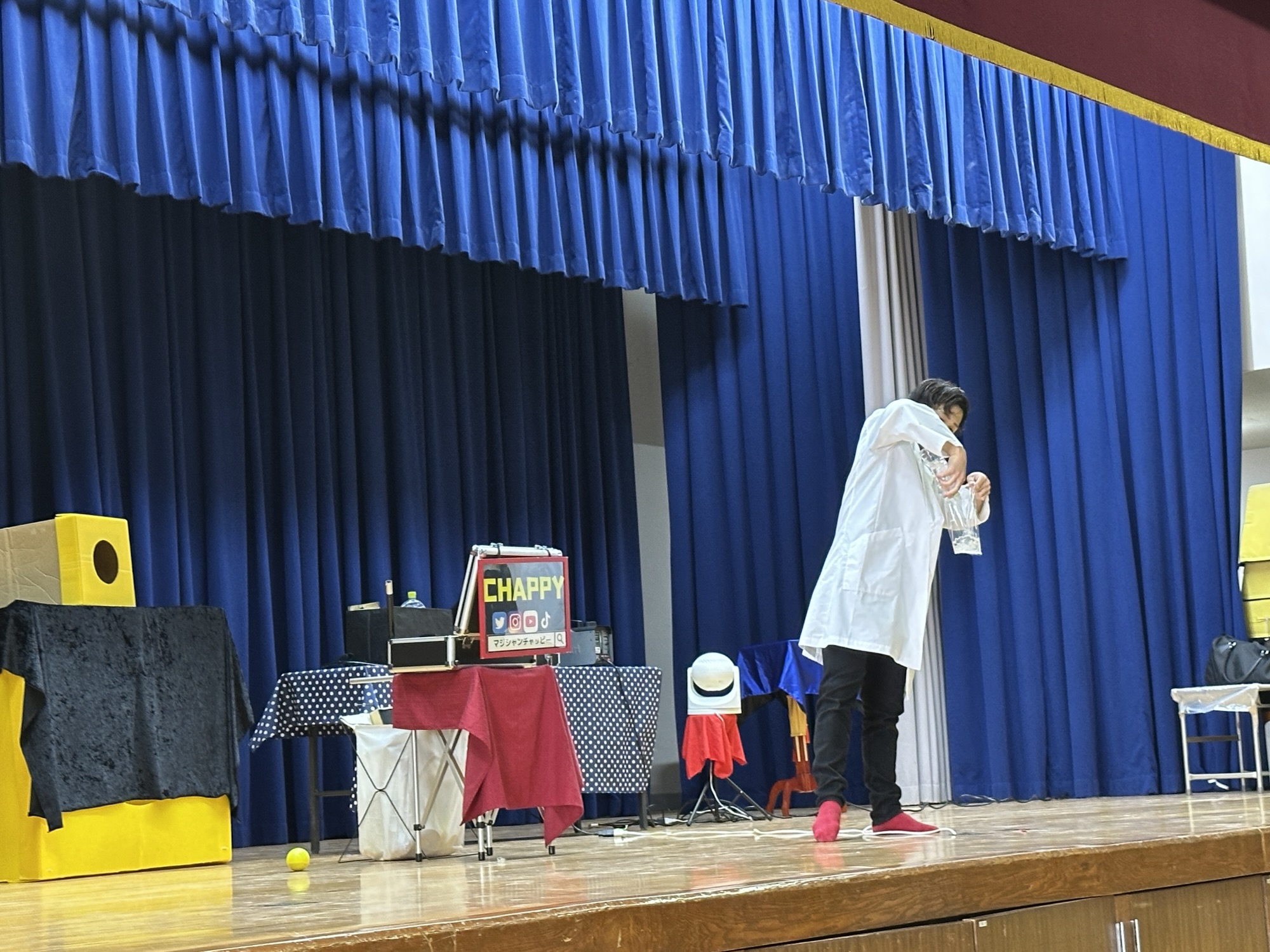  出張マジックショーの様子