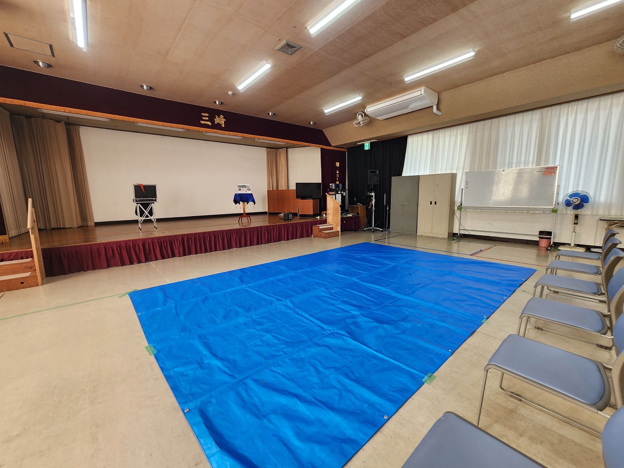 幼稚園へのマジックショー会場の様子