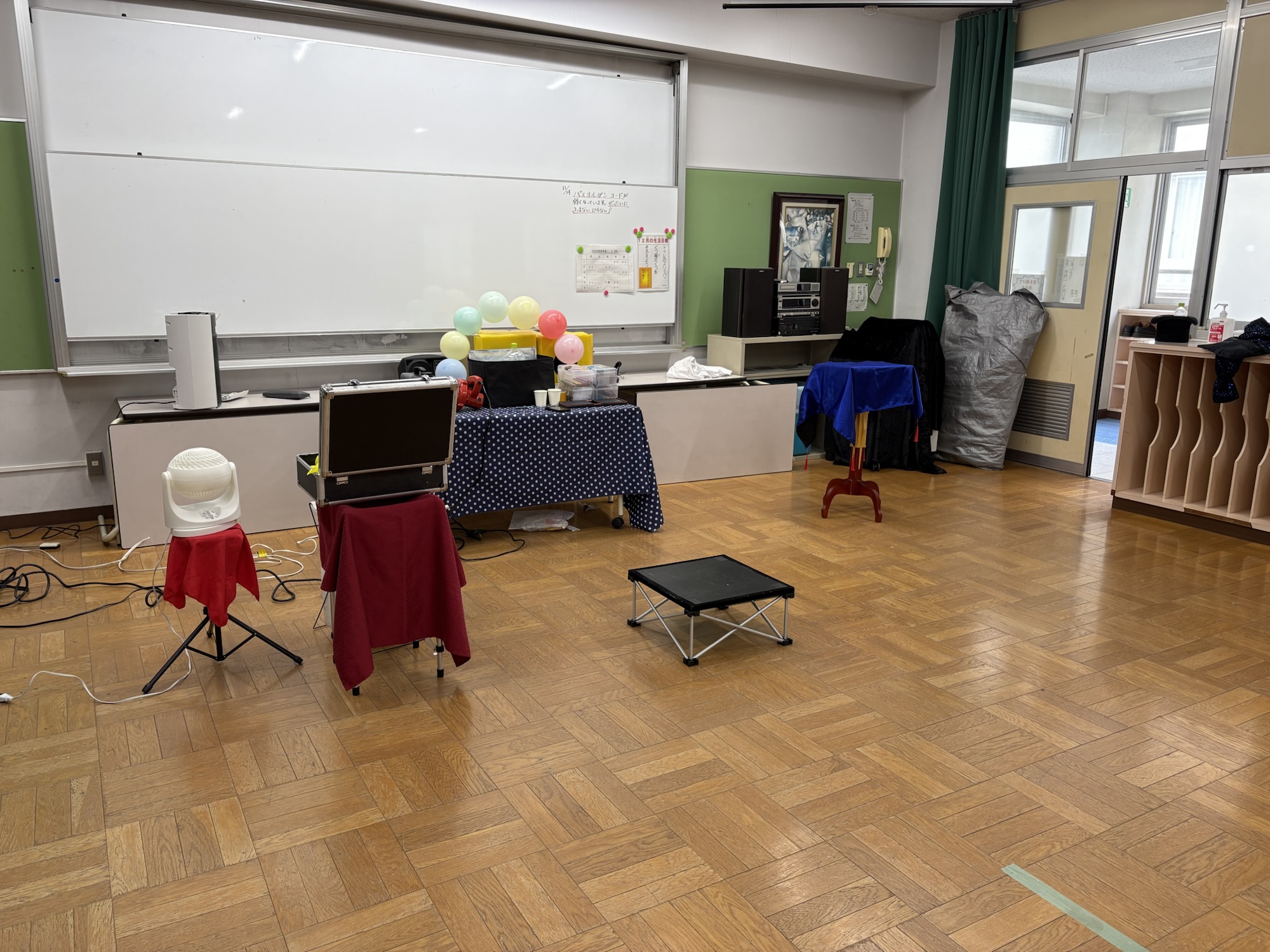 大阪の小学校特別授業へサイエンスマジックショー