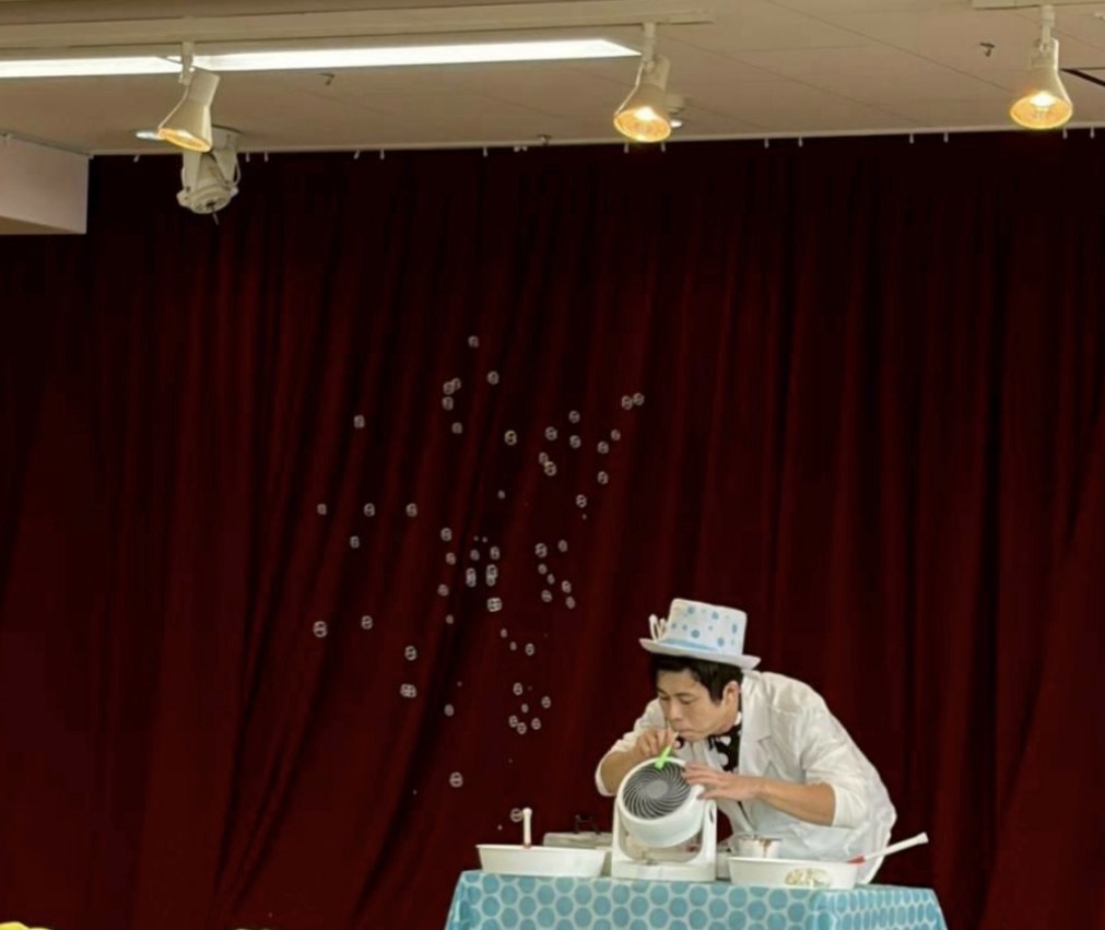 しゃぼん玉ショー中の一枚