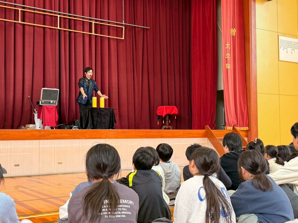 黄色の筒を使ったマジック