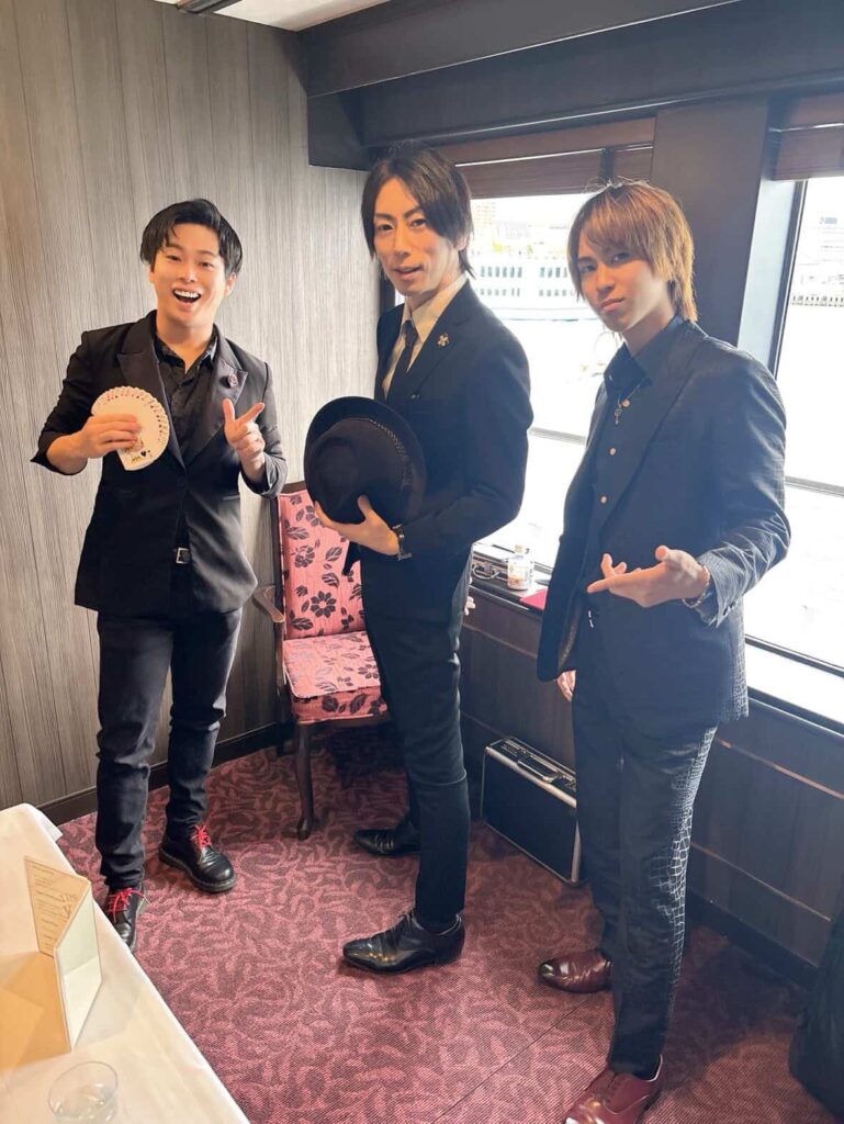 兵庫県のマジシャン3人で出張マジック