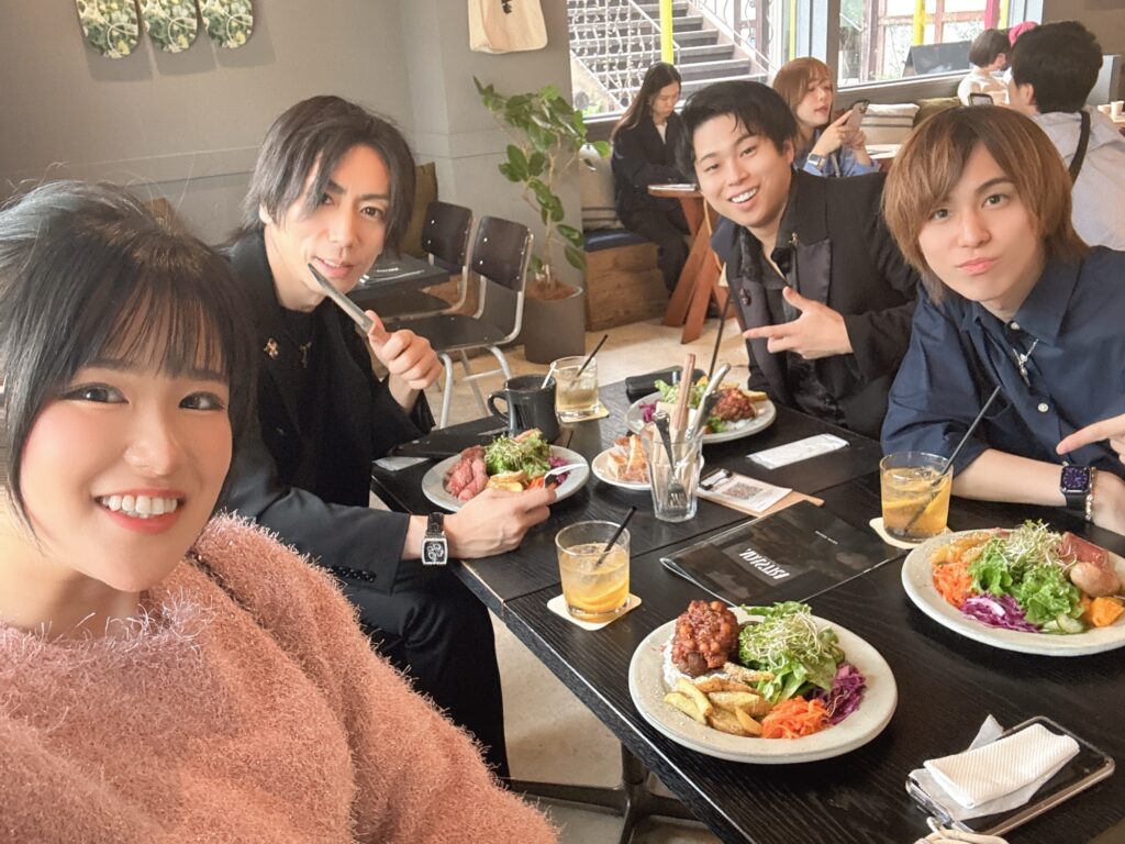 兵庫県のマジシャン3人でお昼ご飯