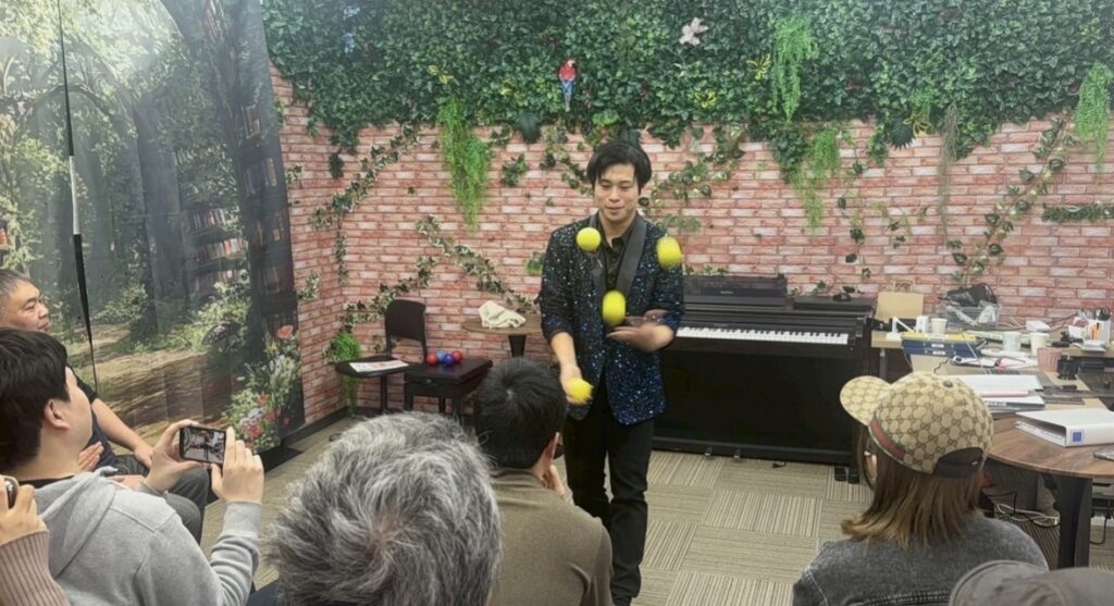 就労支援施設にて出張マジック