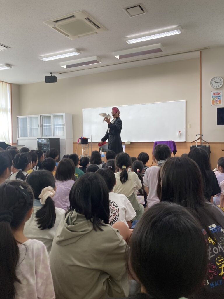 福岡県でのマジックショーの会場の様子