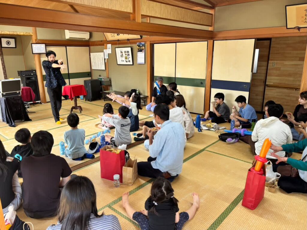 滋賀県でのマジックショーの様子